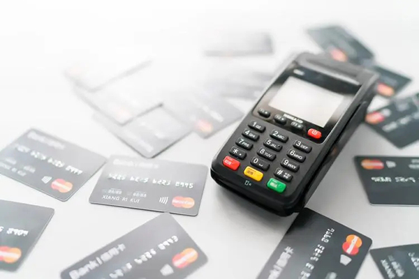 贷款哪个平台好：安全可靠持牌机构推荐与申请指南